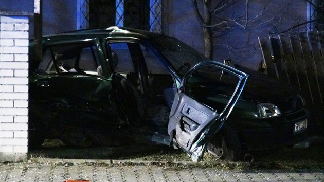 Pi nehod dvou aut u Konrovic zemel lovk (22.2.2016).