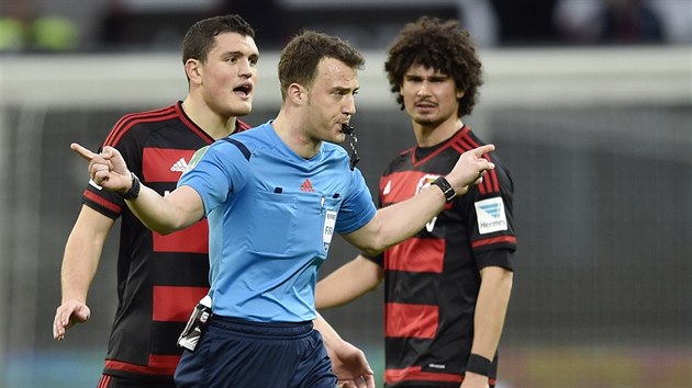 Rozhodí Felix Zwayer peruuje zápas, protoe trenér Leverkusenu odmítl odejít...