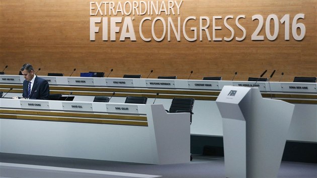 Svtov fotbalov federace (FIFA) vol novho prezidenta.
