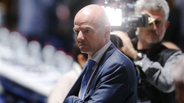 Gianni Infantino se chyst na svj projev na kongresu FIFA.