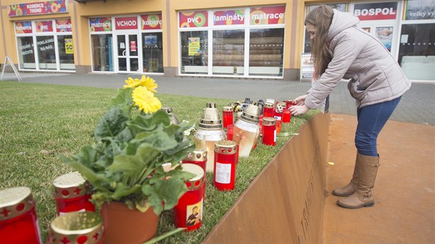 Pietn msto v Uherskm Brod. Od masakru v restauraci ubhl rok, lid pili zaplit svky.