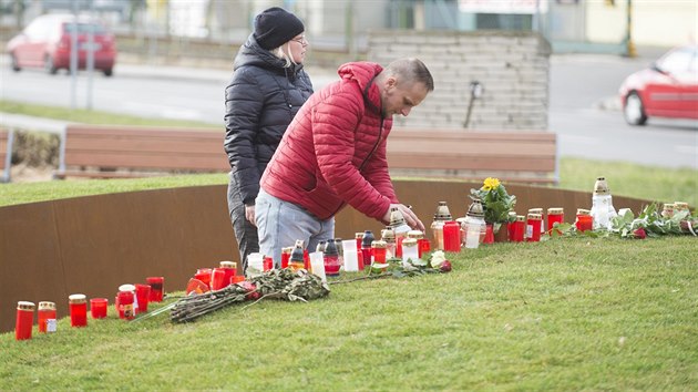 Pietn msto v Uherskm Brod. Od masakru v restauraci ubhl rok, lid pili zaplit svky.