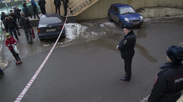 Ruská policie zabezpečila oblast v blízkosti moskevské stanice metra, u které žena hrozila odpálením bomby. (29. 2. 2016)