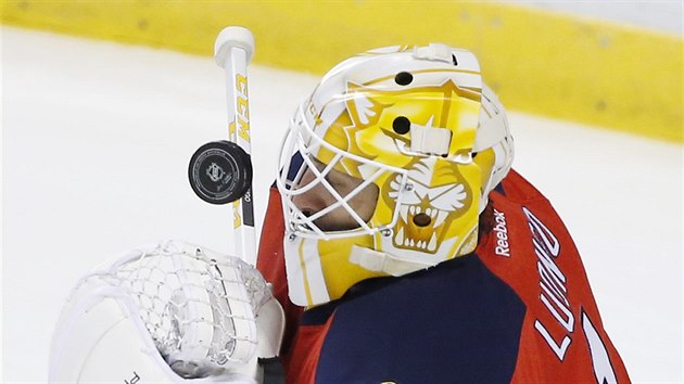 Roberto Luongo hld branku Floridy.