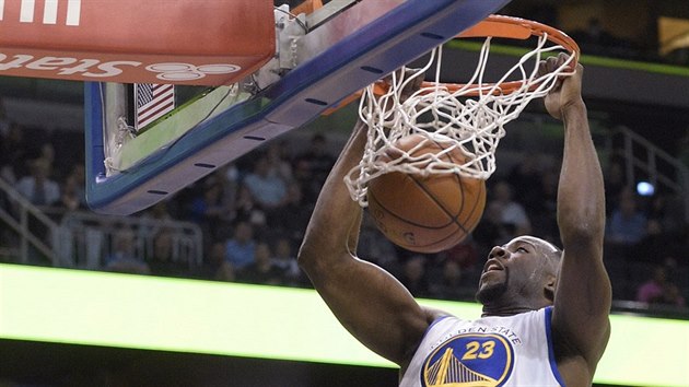 Draymond Green z Golden State zasmeoval do koe Orlanda.