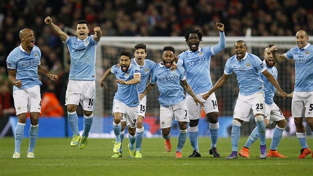 Fotbalist Manchesteru City slav triumf v anglickm Ligovm pohru.