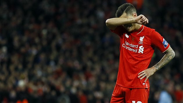 Philippe Coutinho z Liverpoolu smutn, ve finle anglickho Ligovho pohru v rozstelu nepromnil penaltu.