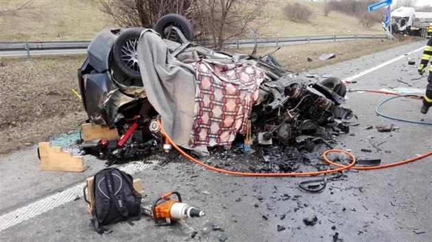 Na silnici I/55 na Hodonnsku se srazilo osobn auto s kamionem.