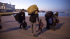 Uprchlíci v aténském pístavu Pireus (23. února 2016)