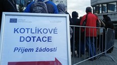 V Olomouci čekali na kotlíkové dotace stovky zájemců