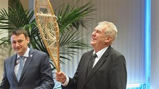 Jako dárek vyfasoval prezident Milo Zeman od Libereckého hejtmana i snnice.
