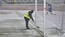 Fotbalový zápas Dukla - Sparta byl odloen kvli pívalu snhu (29. února 2016).
