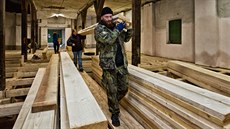 Fanou�ci metalového festivalu Brutal Assault pomáhají s opravami josefovské...