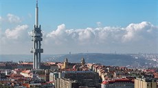 Výhled ze st�echy nového domu je jak na �i�kovskou televizní v�...