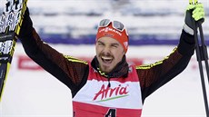 N�mecký sdru�ená� Fabian Riessle se raduje z triumfu v Lahti.