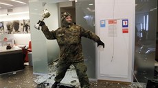 Extrémn pravicoví demonstranti demolují kanceláe poboek ruských bank v...