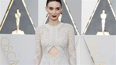 Rooney Mara si své aty vybrala u francouzské znaky Givenchy. Transparentní...