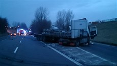 Na silnici I/55 na Hodonínsku se srazilo osobní auto s kamionem.