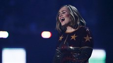Adele získala hned tyi trofeje. (Brit Awards, Londýn, 24. února 2016)