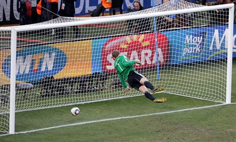 CHVÍLE, KTERÁ ZMNILA FOTBAL. Neuznaný gól Angliana Lamparda na MS 2010 v...
