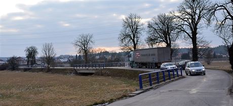 Silnice u Albrechtic nad Orlicí, kterou chce kraj opravit v pítích letech.