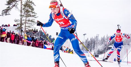 Lucie Charvtov na trati sprintu na mistrovstv svta v biatlonu v Oslu.