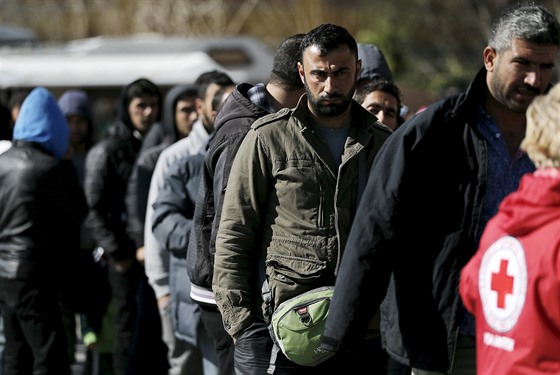 Uprchlíci v řeckém přístavu Pireus (4. března 2016)