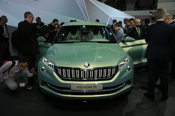 Koncept Škoda VisionS při své premiéře na ženevském autosalonu