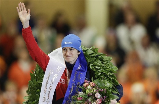 Martina Sáblíková slaví triumf na mistrovství svta ve víceboji v Berlín.