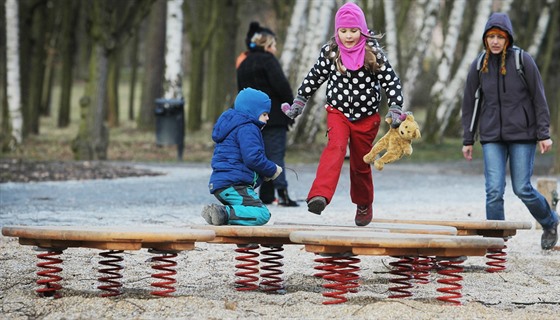 Nové lavičky, dětská hřiště či různé herní atrakce v Borském parku jsou...