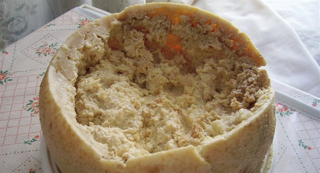 Zakázaná lahůdka ze Sardínie plná larev: sýr casu marzu