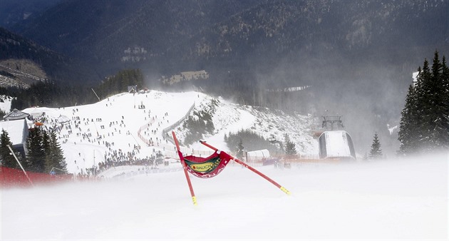Sjezdařům na lyžích začne Světový pohár kvůli klimatu o týden později