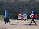 Migranti u tábora Souda na ostrov Chios. (5. bezna 2016)