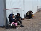 Uprchlíci v mením táboe u pístavu ostrova Chios. (5. bezna 2016)