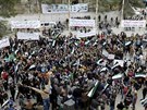 Protesty proti Baáru Asadovi v syrské provincii Idlíb (4. bezna 2016)