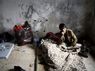 Afghántí uprchlíci ekají v oputných domech kolem Çeme na dobré poasí pro...
