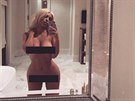 Kim Kardashianová se vyfotila nahá ped zrcadlem v koupeln, aby svým fanoukm...