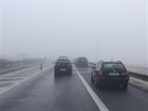 Na silnici I/7 u Panenského Týnce na Lounsku se stalo nkolik hromadných nehod...