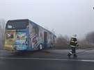 Vyprotný autobus, který se tyicítkou dtí havaroval na silnici I/7 u...