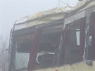 Na silnici I/7 u Panenského Týnce na Lounsku havaroval autobus se tyiceti...