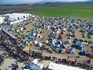 Pohled z dronu na uprchlický tábor poblí Idomeni (3. bezna 2016).