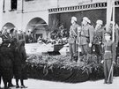 Poheb skupiny mladík v kvtnu roku 1945, kterou v Krahulí postíleli...
