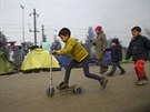 Dal�í ráno pro uprchlíky v tábo�e Idomeni na �ecko-makedonské hranici, kde...