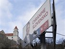 Pedvolební billboard Roberta Fica a Smru-SD pod Bratislavským hradem....
