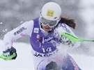 Slovenská lyaka Petra Vlhová na trati slalomu v Jasné.