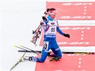 Veronika Vítková ped stelbou v lee bhem vytrvalostního závodu biatlonistek...