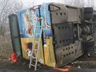 Neslavn� konec autobusu, kter� vezl �kol�ky z Vejprt na v�let.