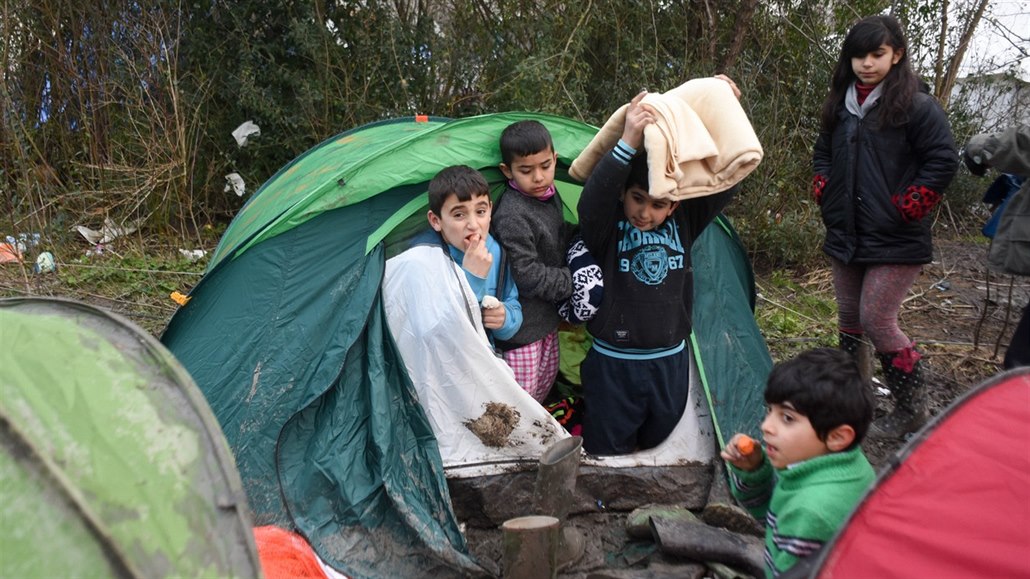 V uprchlickém tábo�e v Calais �ije asi 500 d�tí.