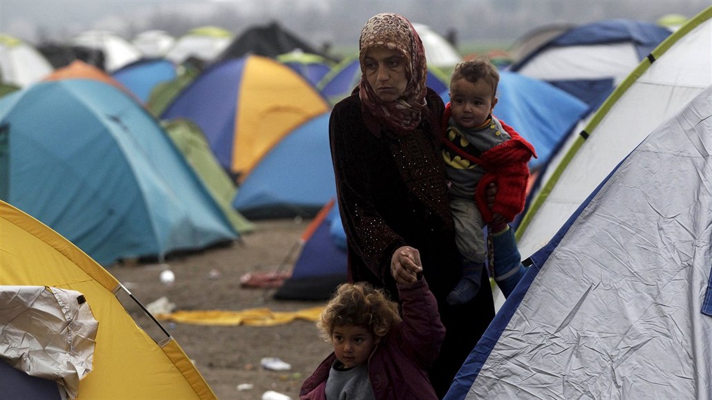 B�enci ve stanovém tábo�e u �ecké vesnice Idomeni (29. února 2016)