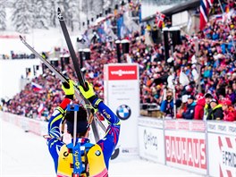 AMPION ZDRAV DIVKY. Martin Fourcade v cli sprintu na mistrovstv svta v...